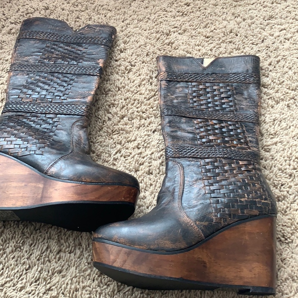 Bedistu boots.